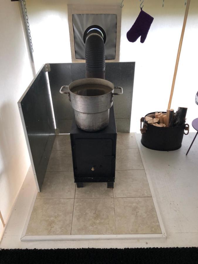 Vines And Puppies Glamping Hideaway Hotel Jade City Exterior foto